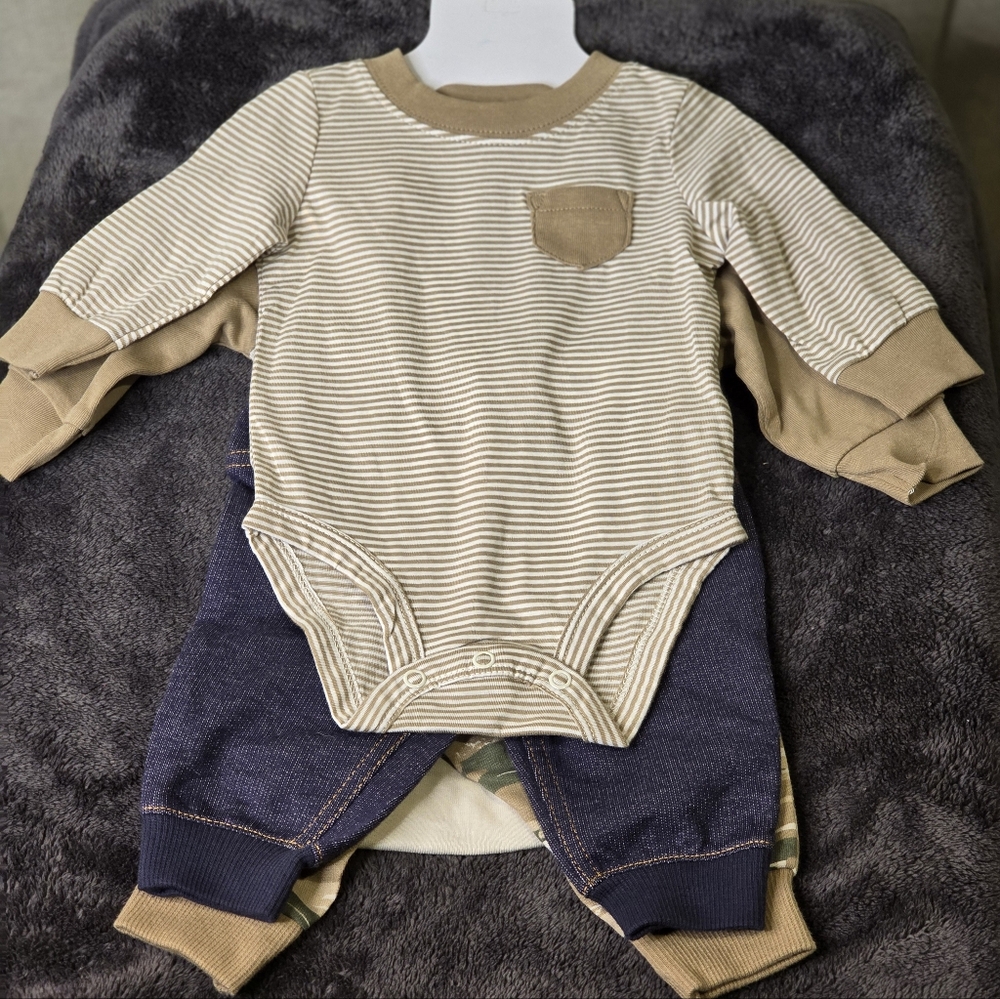 Toddler clothes - Picture 3 of 4